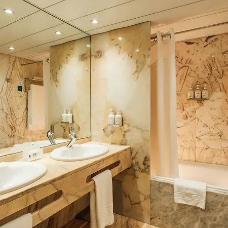 Lisbon-continental By Ihg Hotel 4*